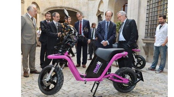 Les Barcelonais voient la vie en rose…électrique !