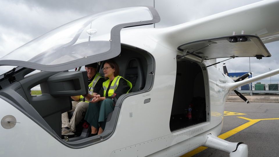 Premier atterrissage d'un avion commercial électrique à l'aéroport de Luxembourg