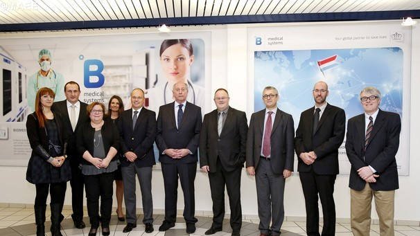 B Medical Systems accueille le ministre Romain Schneider à Hosingen