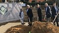 Premier coup de pelle d'un projet de construction comprenant 10 maisons unifamiliales à Senningerberg