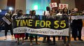 MSF et ses partenaires ont manifesté devant Danaher à Washington, DC, la société mère du fabricant Cepheid, pour exiger une baisse du prix à 5 dollars par test.