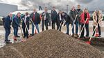 Luc Feller, président du SICA, Youri De Smet et Guy Kohnen, vice-présidents du SICA, Sonia Fischer-Fantini, bourgmestre de Garnich, Monique Smit-Thijs, bourgmestre de Bertrange, et Sammy Wagner, bourgmestre de Steinfort, ainsi que les membres du comité de direction du SICA et les échevins des communes membres, ont officiellement lancé la construction du nouveau Centre de ressources.