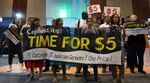 MSF et ses partenaires ont manifesté devant Danaher à Washington, DC, la société mère du fabricant Cepheid, pour exiger une baisse du prix à 5 dollars par test.